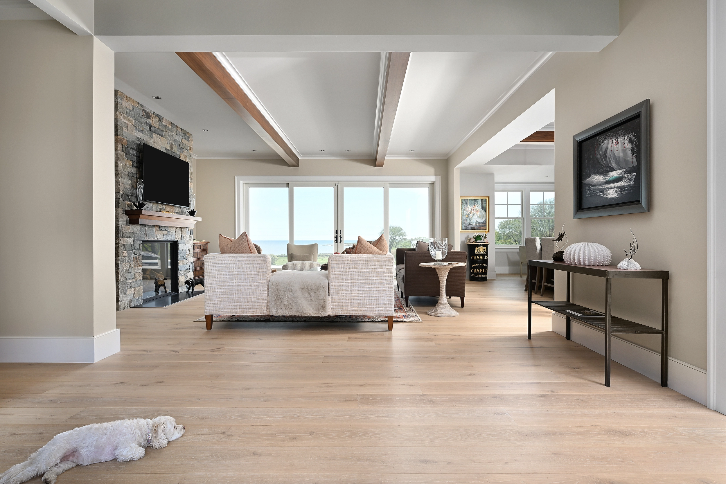 light-color-engineered-hardwood-floor-room-in-naples